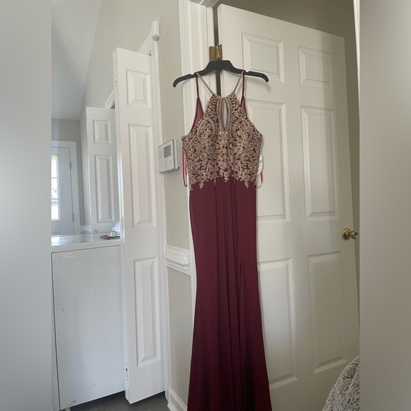 Long burgundy dress - Picture 1 of 3